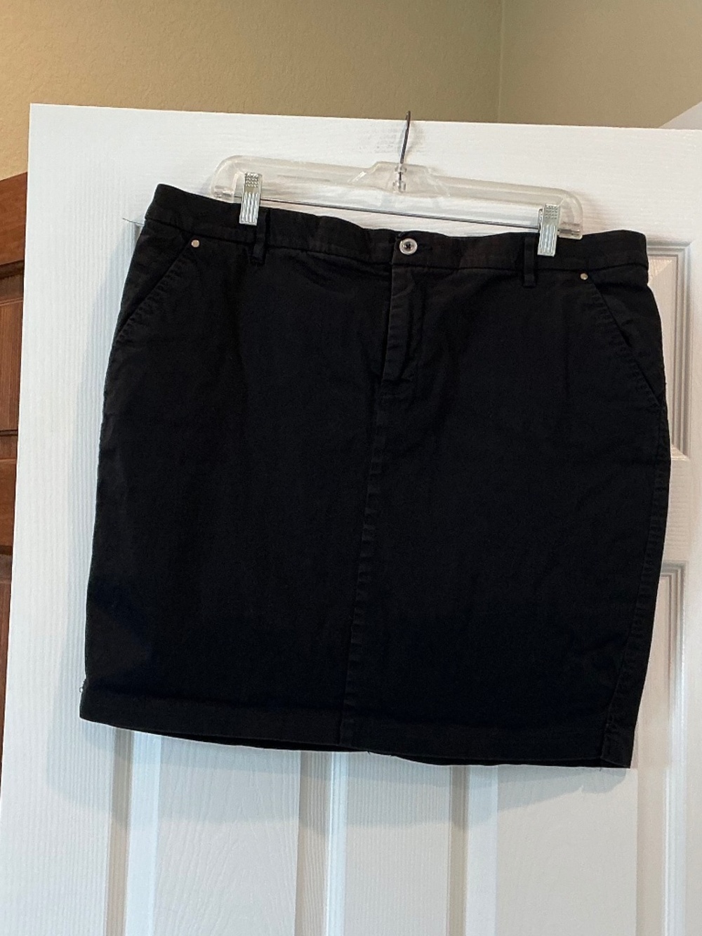 Intro ❤️ Love The Fit Black Skort 14W
